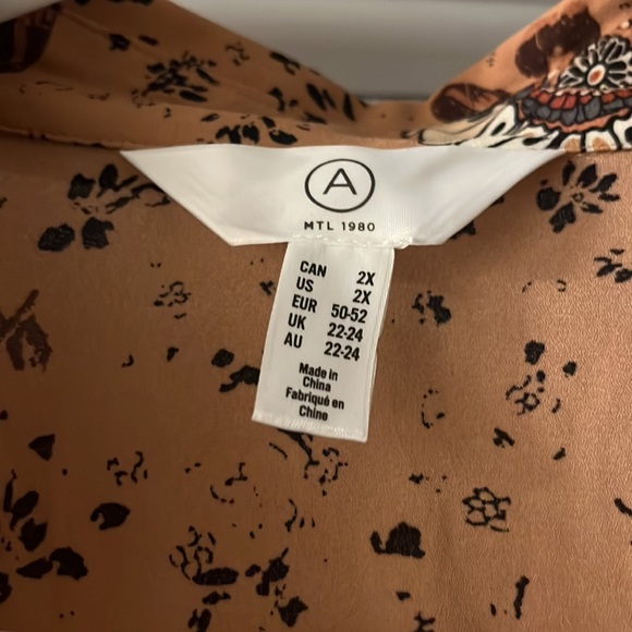 Cute patterned blouse 2X - Picture 3 of 3